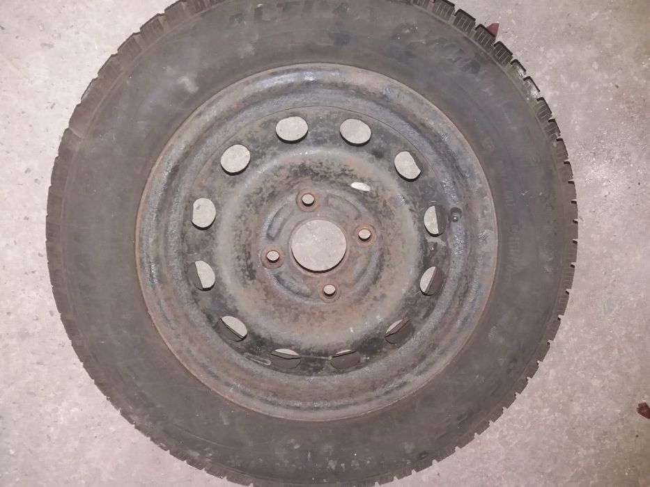 Anvelope iarnă + jante,  4 bucăți, rulate 5 luni 185/65 R14