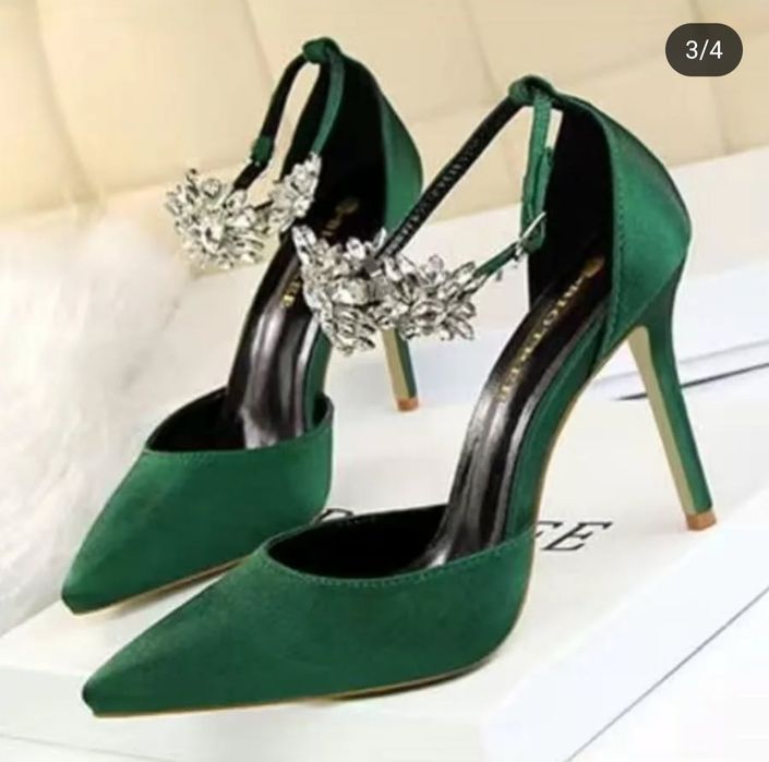 Продам туфли новые