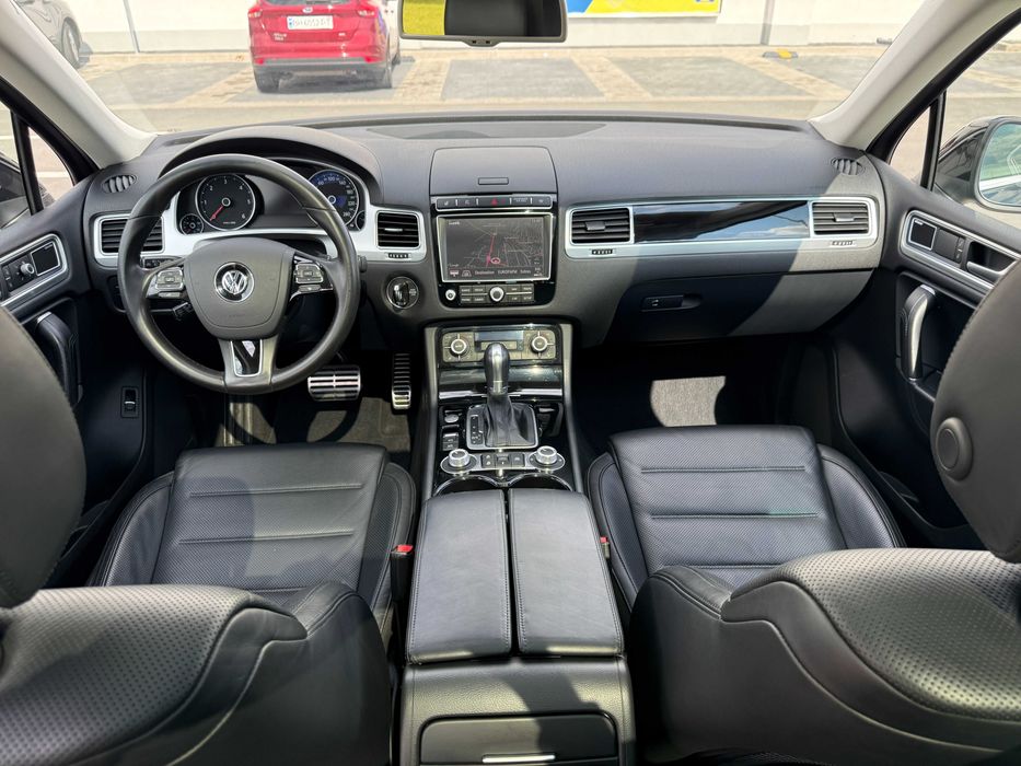 VW Touareg R-Line 2016 • 3.0 V6 TDI 262 CP • Euro 6 • Motor Recondiționat • Suspensie Pneumatică • Panoramic • ACC • Full Option