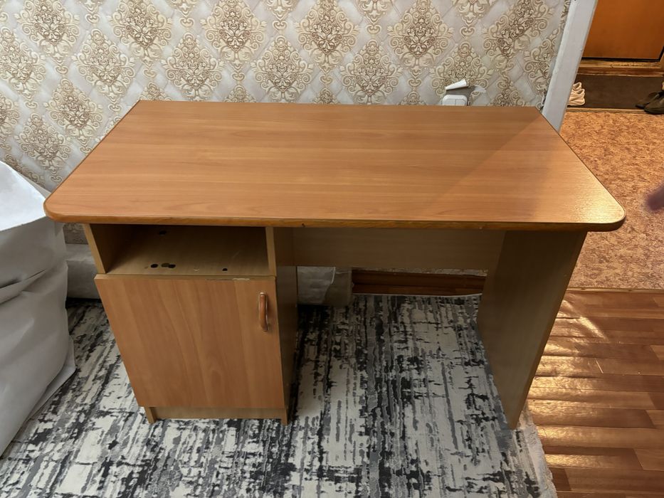 Продам компьютерный стол самовывоз