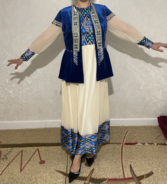 Көйлектер бір киілген сатылады.