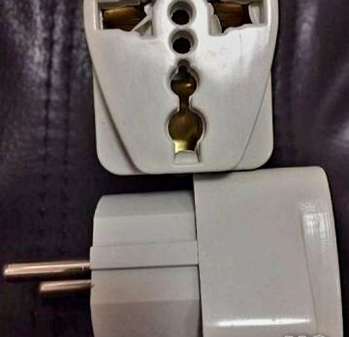 Преходник адаптер UK/EU/USA стандарт.