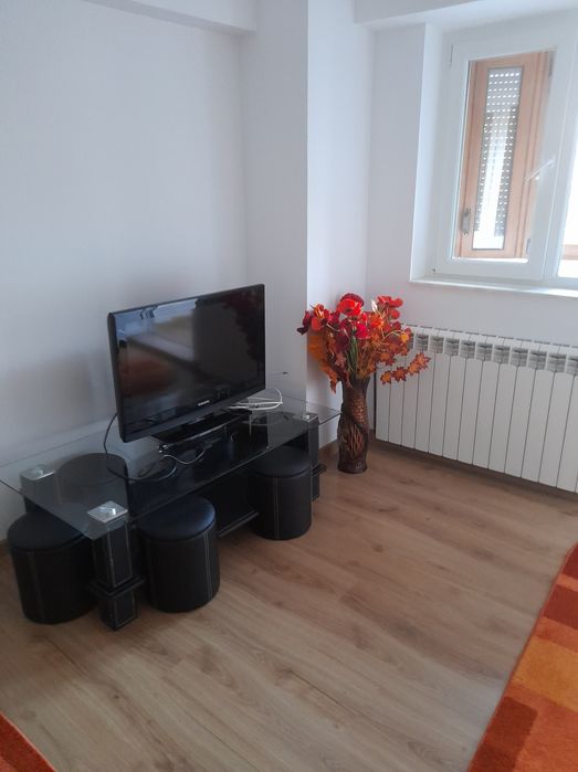 Proprietar, închiriez garsonieră