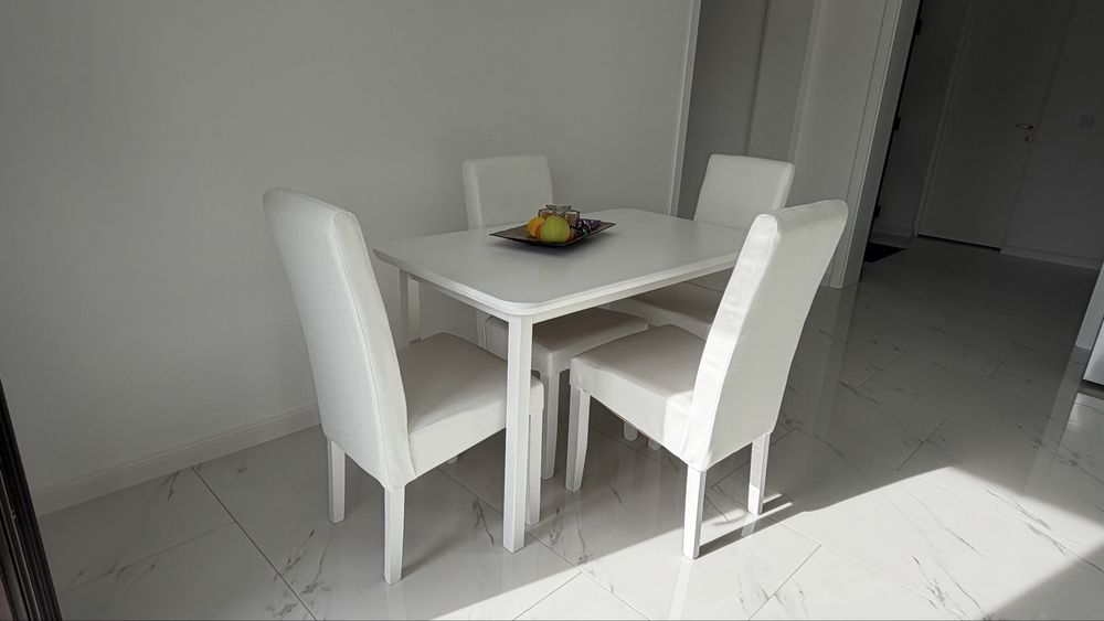 Set Masa cu Scaune alb