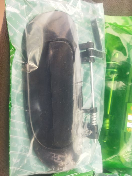 ИМАМ ЧЕТИРИТЕ Нови външни дръжки за Мицубиши Каризма и Мицубиши Спейс