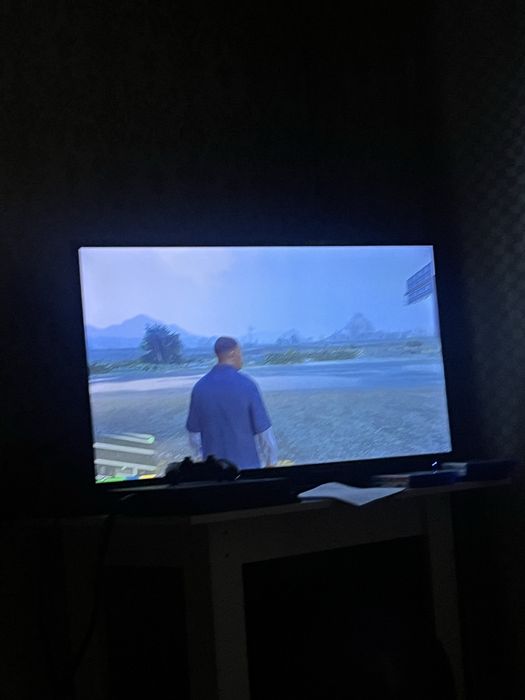 PS4 1TB + 5 игр + 2 джойстика