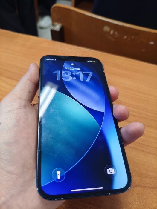 Продам айфон 12.