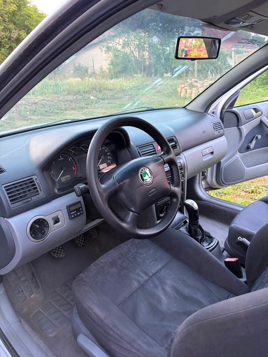 mașină Skoda Octavia
