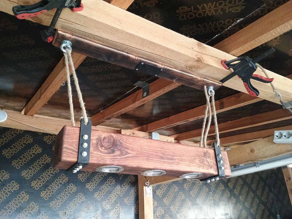 Дървен полилей с обков за механа