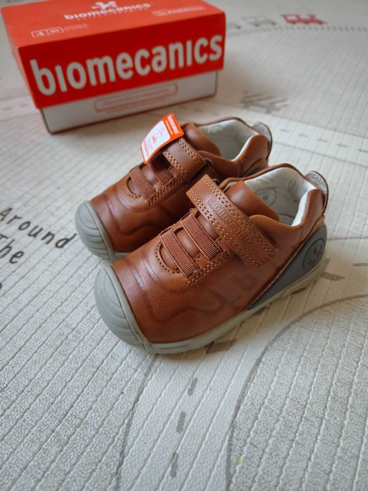 Нови обувки Biomecanics номер 20, вкл. и за прохождане