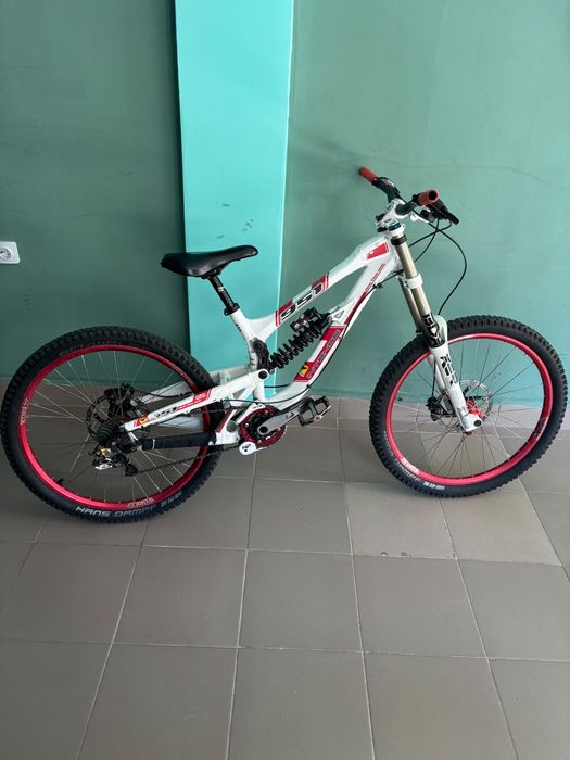 Bicicleta downhill Intense 951