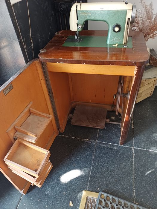 Masina de cusut veche