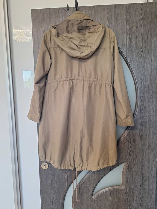 Cardigan H&M marimea 40. Este folosit 2 zile. Pret 75lei.