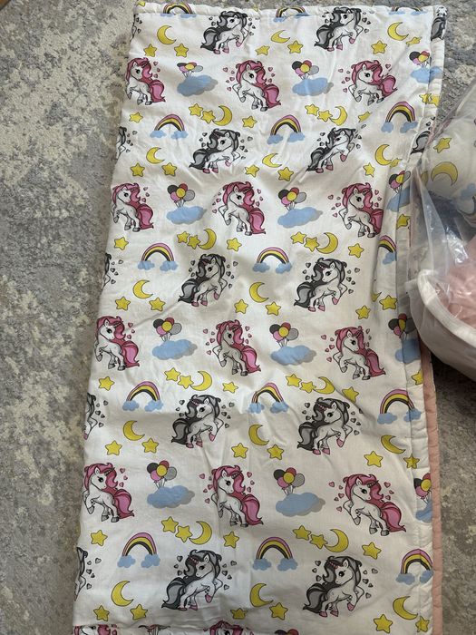 Кровать и бортики на кровать