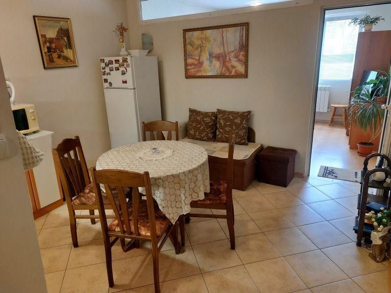 Двустаен апартамент в ж.к. Младост 3.