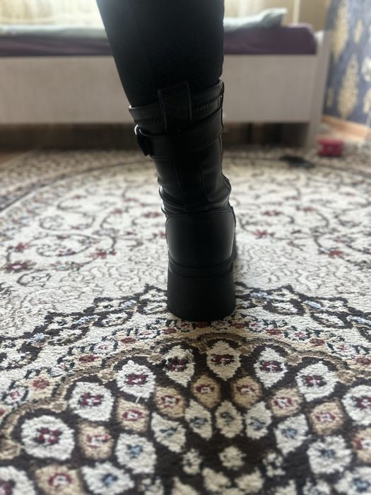 продам ботинки черного цвета дымисезоные