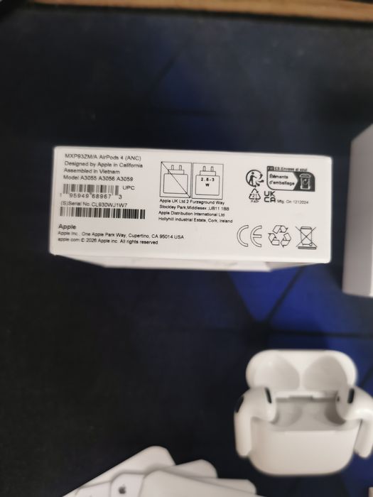 AirPods 4  (ANC)