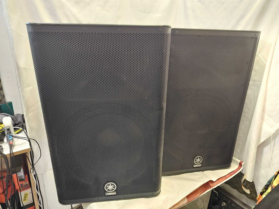 Pereche Boxe Active Profesionale Yamaha DXR15 1100W DSP Bi-Amp Woofer 15 Inch Sonorizare Evenimente Club DJ Statie Audio Puternica Copii Camera Jucari