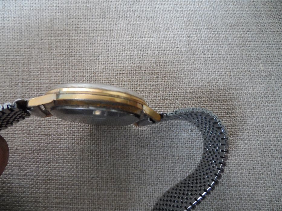 Позлатен часовник Корнавин