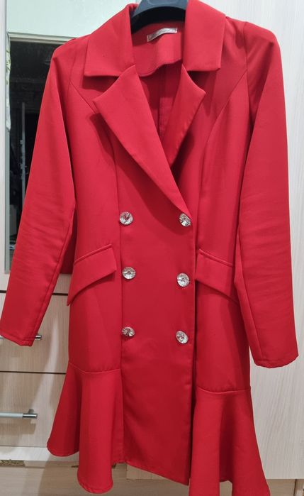 Платье красное из плотного материала