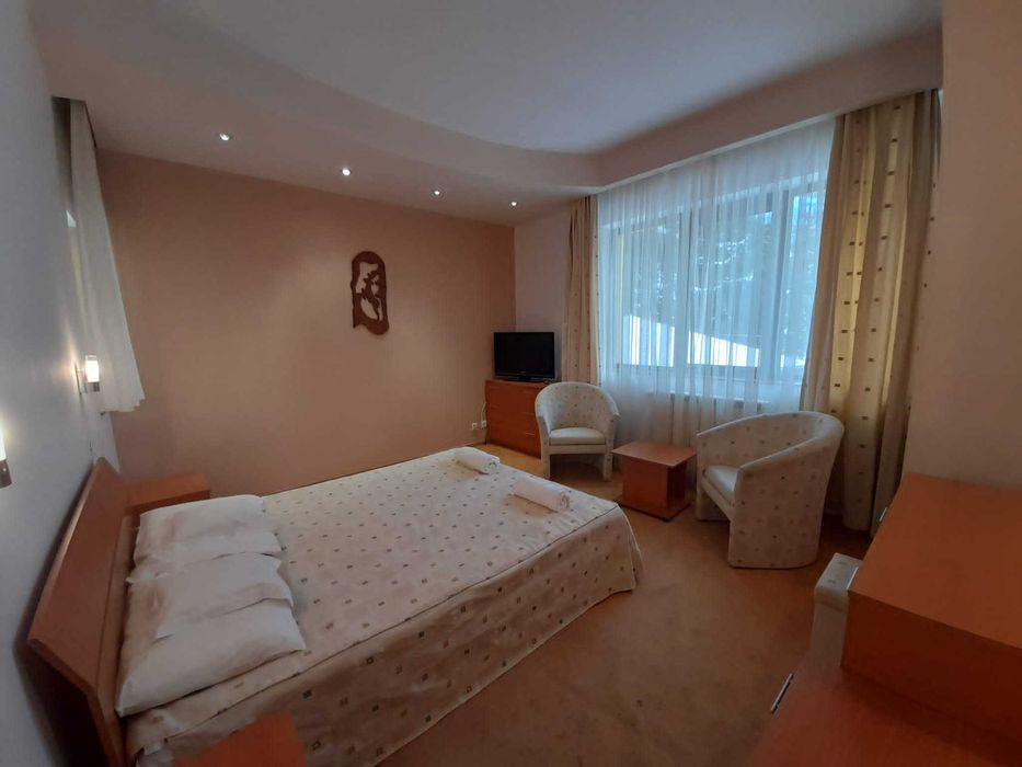 Cazare in vila 6 camere cu baie, living, bucatarie, minim o luna