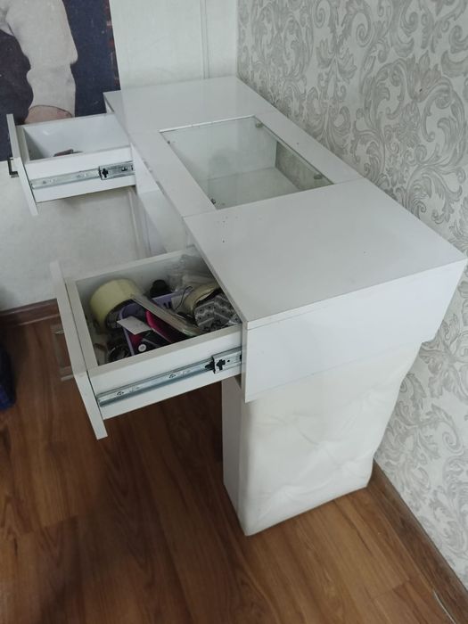 Продам маникюрный столик