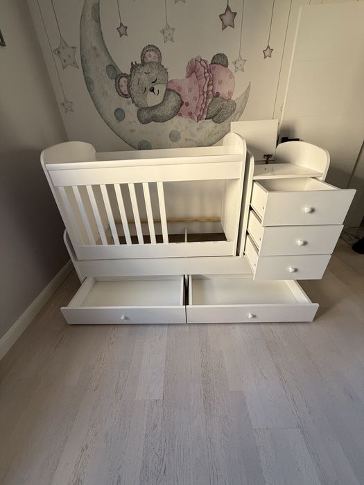 Бебешко легло с люлеещ механизъм