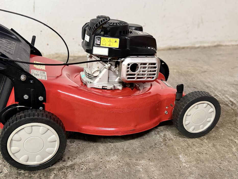 Продава се надеждна бензинова косачка