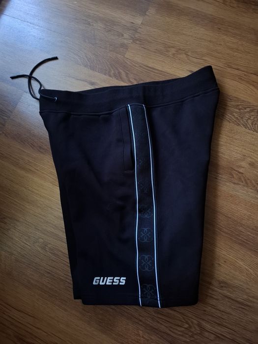 Guess мъжки къси панталонки XL размер.