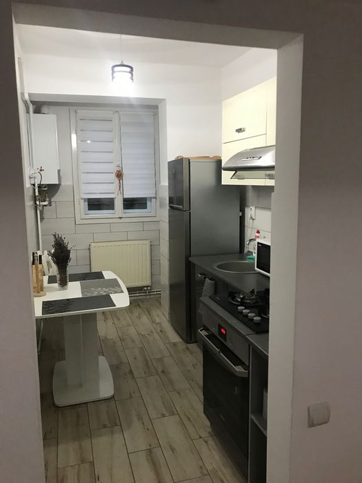 De închiriat o cameră, apartament cu 3 camere