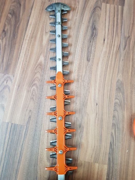 Stihl HS 82 R,foarfecă de tuns gard viuimpecabilă.