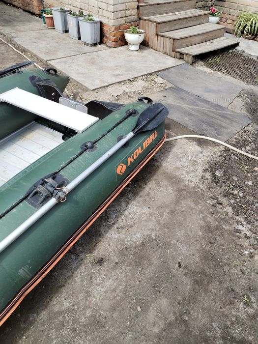 Продам лодку под мотор KOLIBRI срочно