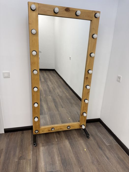 Гримерное зеркало с лампочками в полный рост/ На колесиках