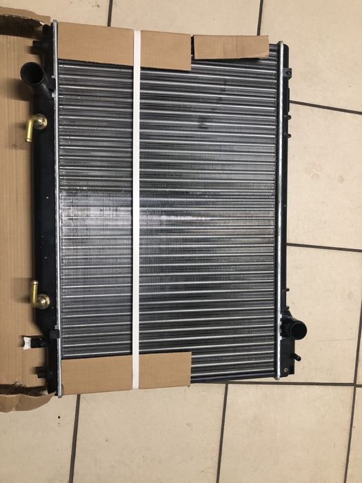 Продам радиатор Toyota Previa