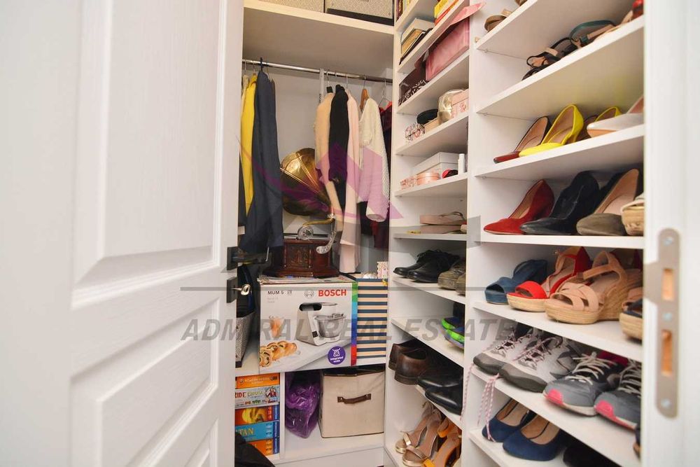 Продава се Тристаен апартамент в Варна, Базар Левски - 102 кв.м за 2500 €/кв.м - Снимка #8