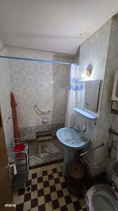 Apartament 4 camere, 93 mp utili, etaj 3/4, decomandat, zona Centrala