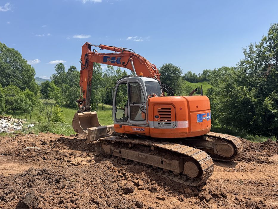 Excavator kobelco 22 tone , Lama buldozer , cupa 1,2 mc , motor isuzu