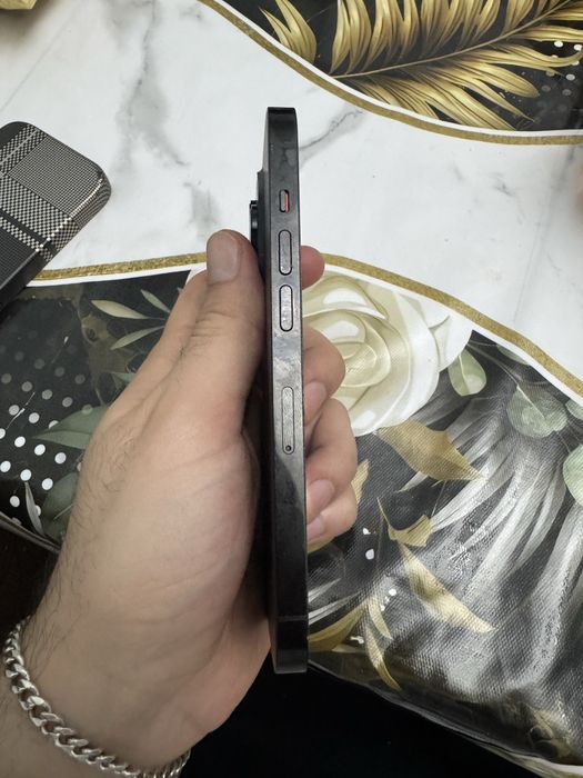 Продается айфон 14 про