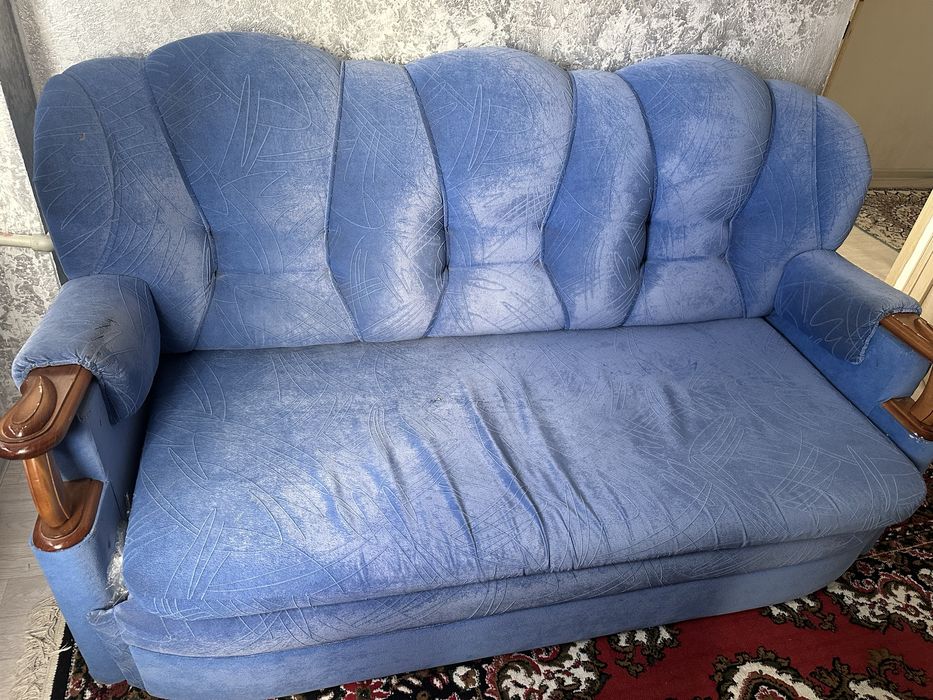 Продам диван срочно