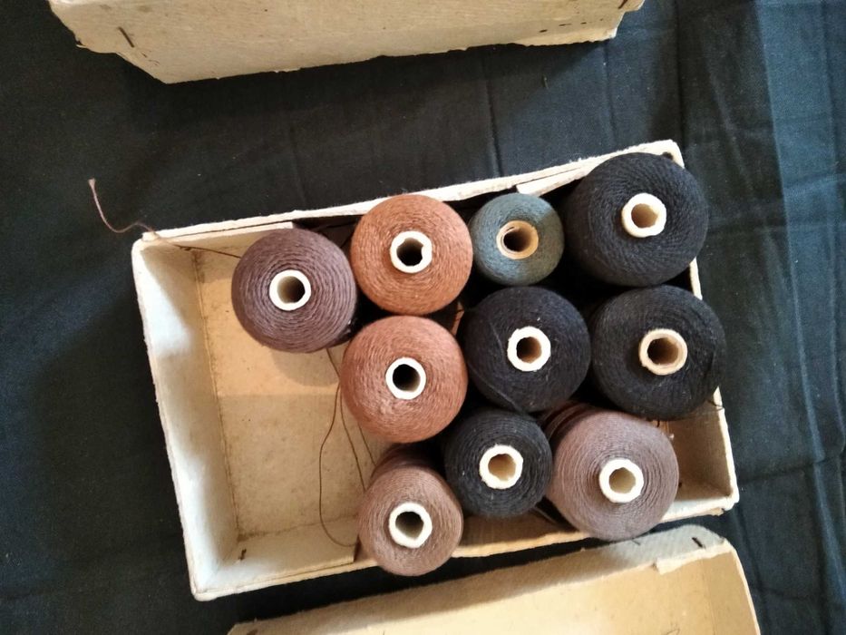 Макари, карфици, чехли, копчета