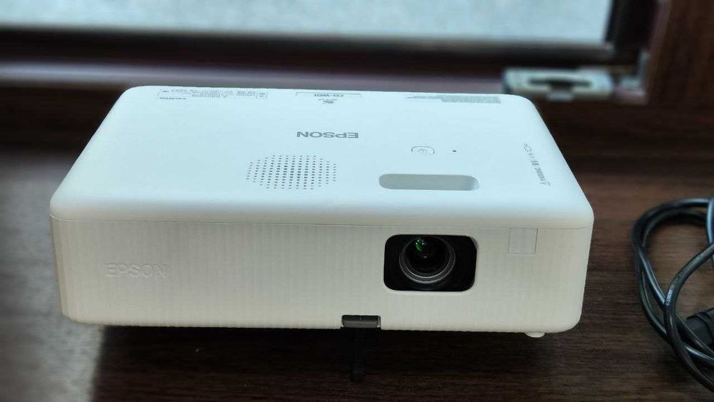 Продается б/у проектор Epson CO-W01 (2024)