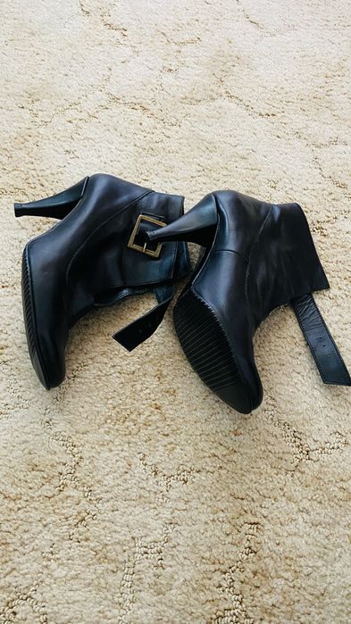 Botine dama negre, cu toc si catarama aurie,  marimea 37