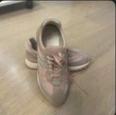 Продам кроссовки женские