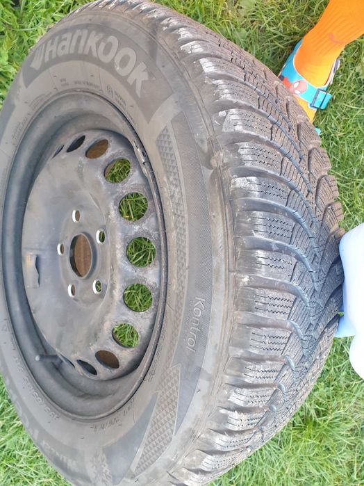 2 Cauciucuri Hankook iarna 195/65/R15 aproape noi cu jante 5×112
