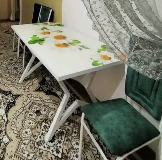 Стол, 8 орындығымен сатылады