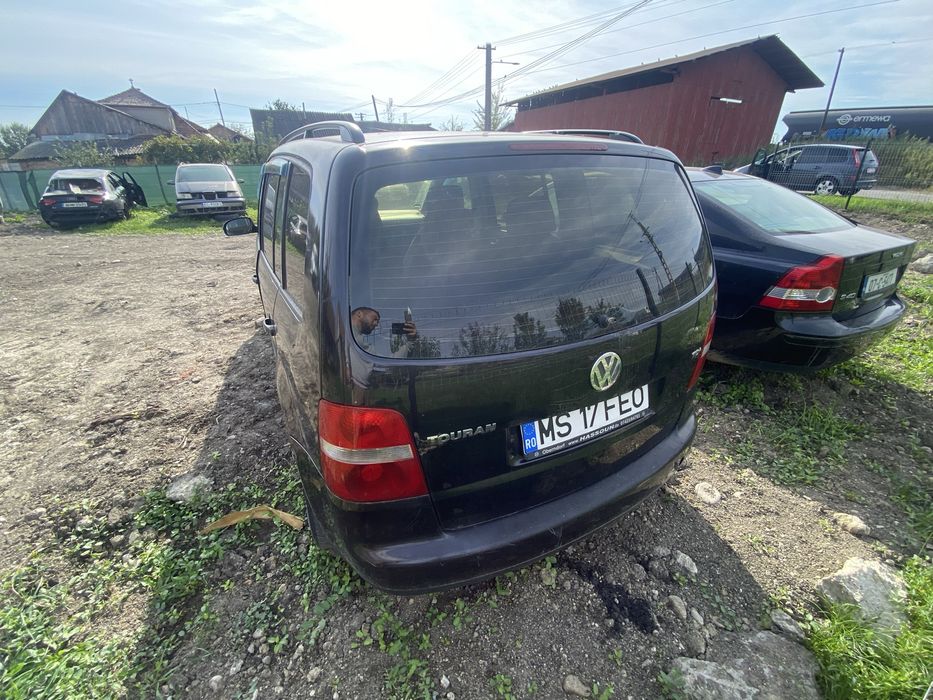 Piese  VW TOURAN motor 1.9 tdi BXE an 2006.bara fata injectoare