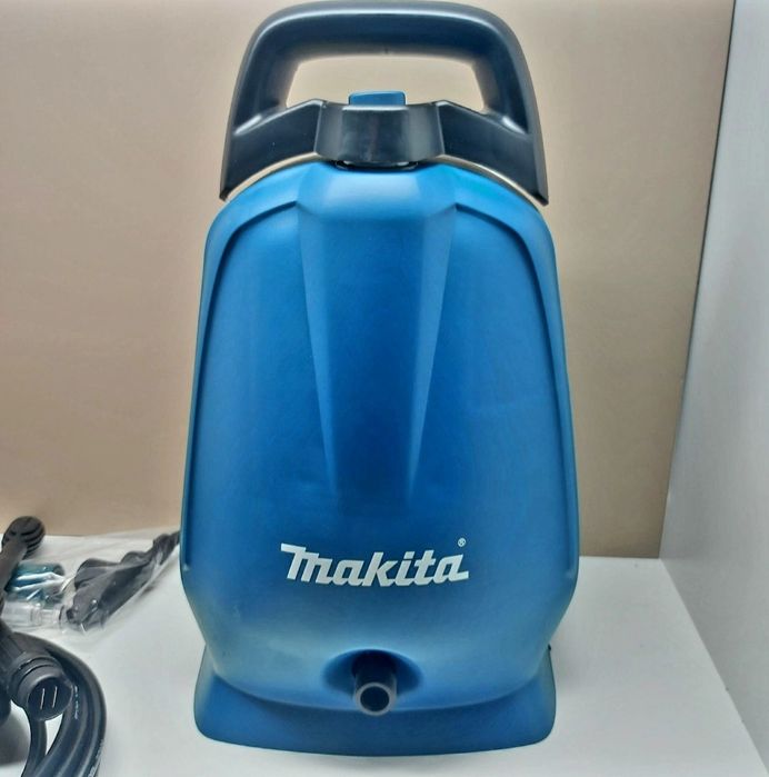 Нова водоструйка Makita HW102