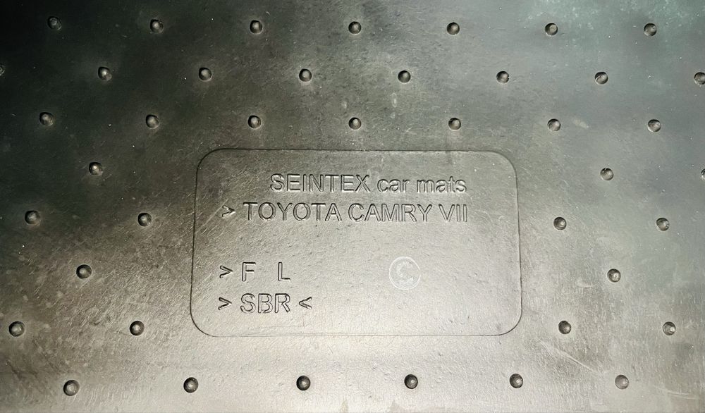 Коврики резиновые Camry 40