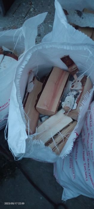 Дрова, в мешках.