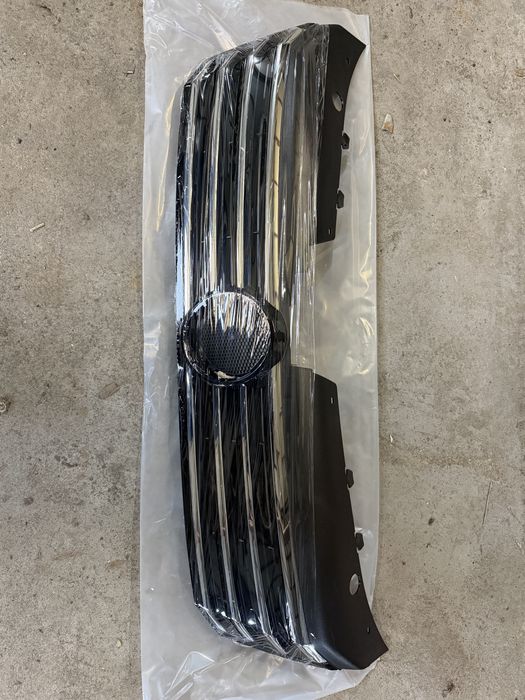 Grila centrala Passat b7